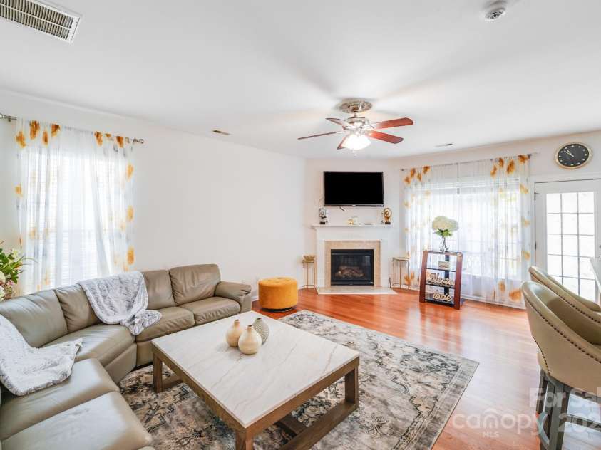 16035 Long Talon Way, Charlotte, NC 28278.  MLS# CAR4301407, YatesRealty ID 3159. 