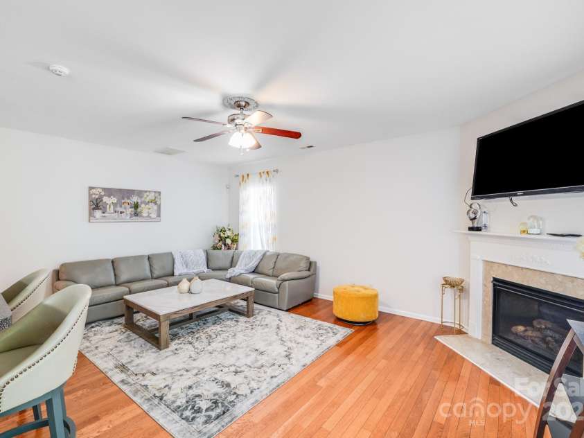 16035 Long Talon Way, Charlotte, NC 28278.  MLS# CAR4301407, YatesRealty ID 3159. 