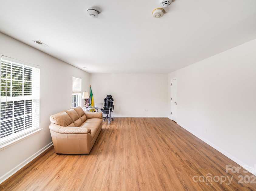 16035 Long Talon Way, Charlotte, NC 28278.  MLS# CAR4301407, YatesRealty ID 3159. 