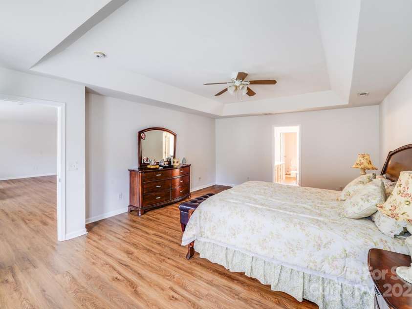 16035 Long Talon Way, Charlotte, NC 28278.  MLS# CAR4301407, YatesRealty ID 3159. 