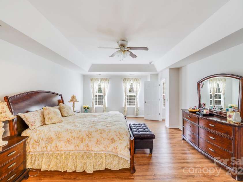 16035 Long Talon Way, Charlotte, NC 28278.  MLS# CAR4301407, YatesRealty ID 3159. 