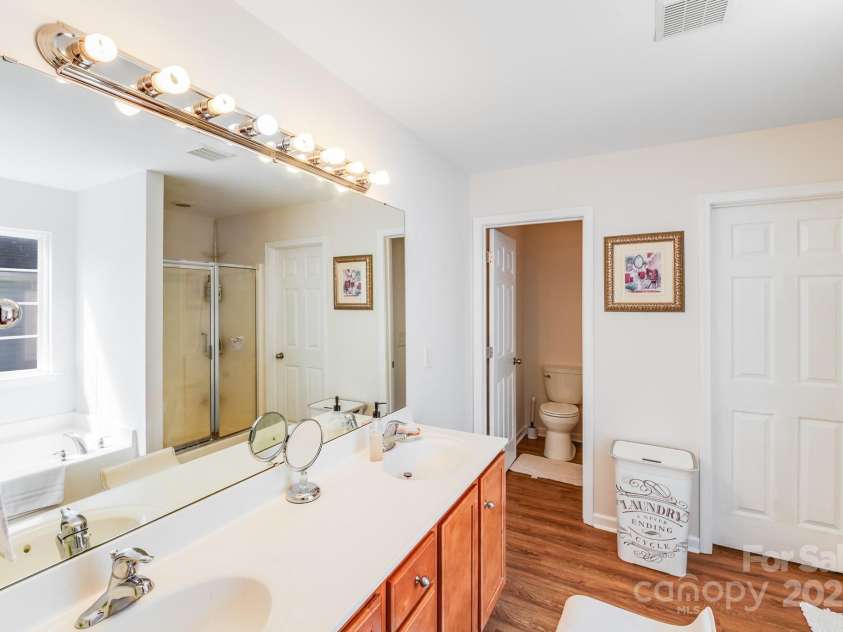 16035 Long Talon Way, Charlotte, NC 28278.  MLS# CAR4301407, YatesRealty ID 3159. 