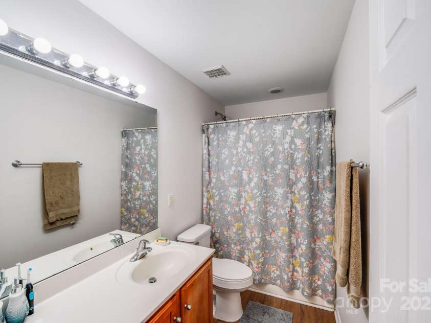 16035 Long Talon Way, Charlotte, NC 28278.  MLS# CAR4301407, YatesRealty ID 3159. 