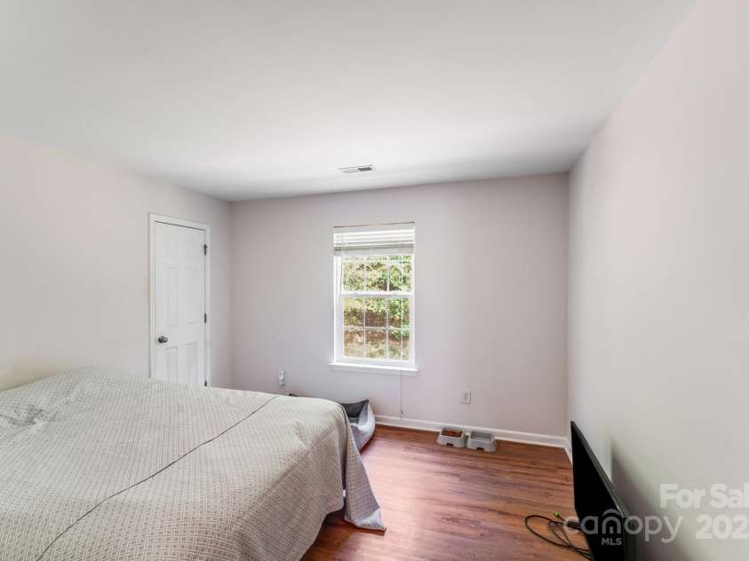 16035 Long Talon Way, Charlotte, NC 28278.  MLS# CAR4301407, YatesRealty ID 3159. 