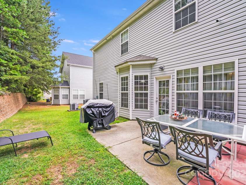 16035 Long Talon Way, Charlotte, NC 28278.  MLS# CAR4301407, YatesRealty ID 3159. 