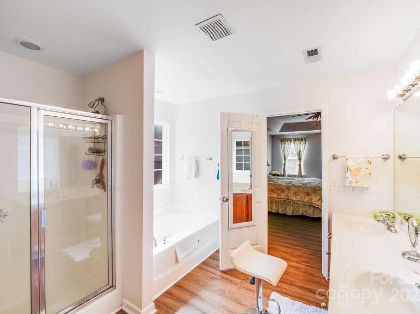 16035 Long Talon Way, Charlotte, NC 28278.  MLS# CAR4301407, YatesRealty ID 3159. 