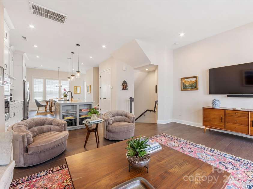 5018 Harrowsmith Lane, Charlotte, NC 28204.  MLS# CAR4279419, YatesRealty ID 3159. 