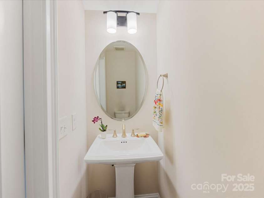 5018 Harrowsmith Lane, Charlotte, NC 28204.  MLS# CAR4279419, YatesRealty ID 3159. 