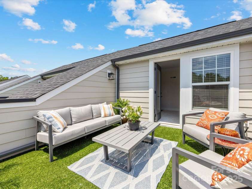 5018 Harrowsmith Lane, Charlotte, NC 28204.  MLS# CAR4279419, YatesRealty ID 3159. 