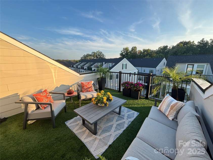 5018 Harrowsmith Lane, Charlotte, NC 28204.  MLS# CAR4279419, YatesRealty ID 3159. 