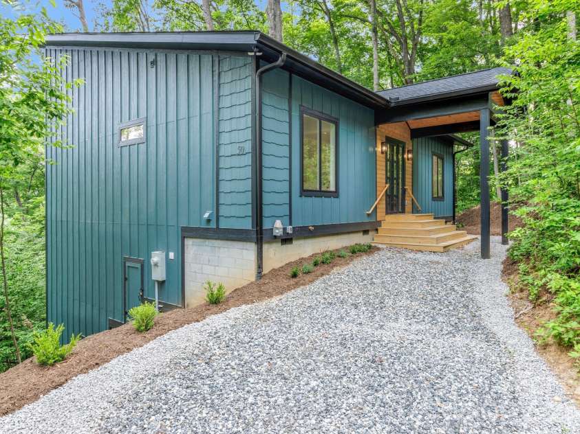 50 Sleeping Bear Ridge, Maggie Valley, NC 28751.  MLS# CAR4391689, YatesRealty ID 31590. 