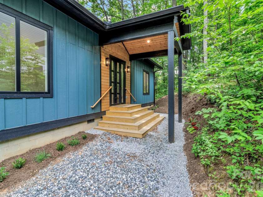 50 Sleeping Bear Ridge, Maggie Valley, NC 28751.  MLS# CAR4391689, YatesRealty ID 31590. 