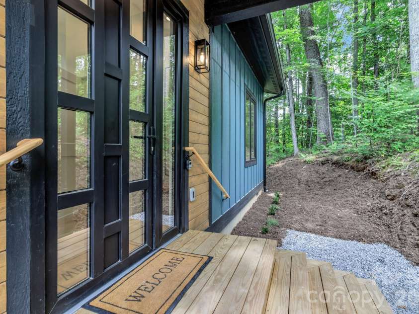 50 Sleeping Bear Ridge, Maggie Valley, NC 28751.  MLS# CAR4391689, YatesRealty ID 31590. 