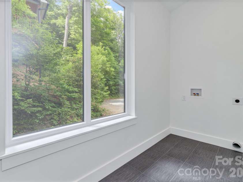 50 Sleeping Bear Ridge, Maggie Valley, NC 28751.  MLS# CAR4391689, YatesRealty ID 31590. 