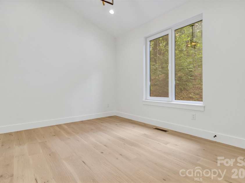 50 Sleeping Bear Ridge, Maggie Valley, NC 28751.  MLS# CAR4391689, YatesRealty ID 31590. 