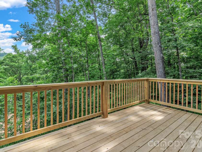 50 Sleeping Bear Ridge, Maggie Valley, NC 28751.  MLS# CAR4391689, YatesRealty ID 31590. 