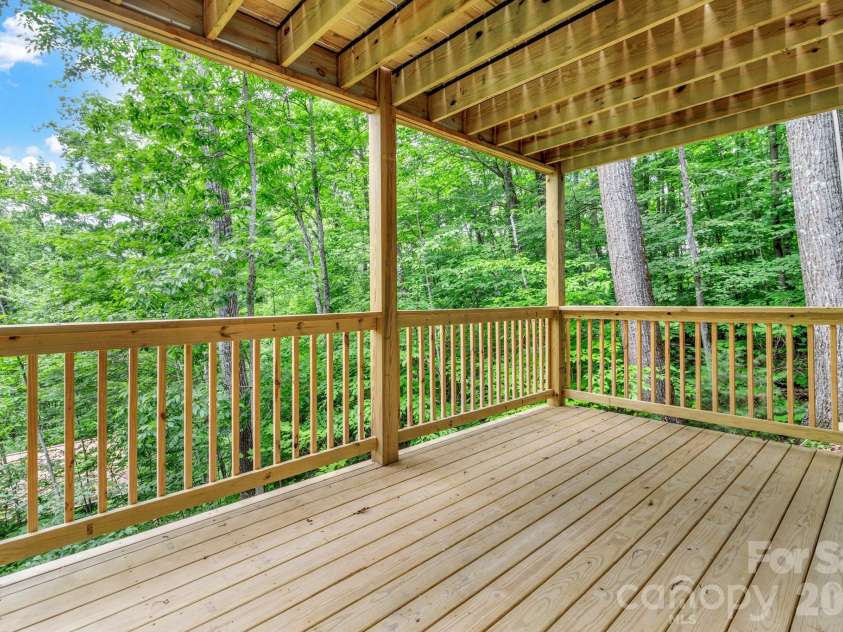 50 Sleeping Bear Ridge, Maggie Valley, NC 28751.  MLS# CAR4391689, YatesRealty ID 31590. 