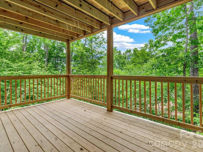 50 Sleeping Bear Ridge, Maggie Valley, NC 28751.  MLS# CAR4391689, YatesRealty ID 31590. 