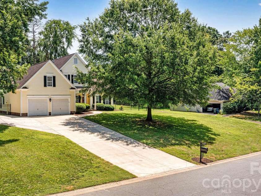 7001 Plough Drive, Mint Hill, NC 28227.  MLS# CAR4391731, YatesRealty ID 31591. 