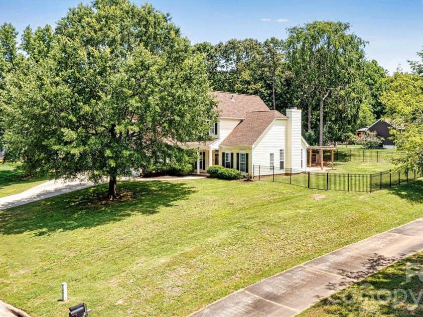 7001 Plough Drive, Mint Hill, NC 28227.  MLS# CAR4391731, YatesRealty ID 31591. 