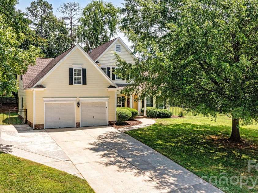 7001 Plough Drive, Mint Hill, NC 28227.  MLS# CAR4391731, YatesRealty ID 31591. 