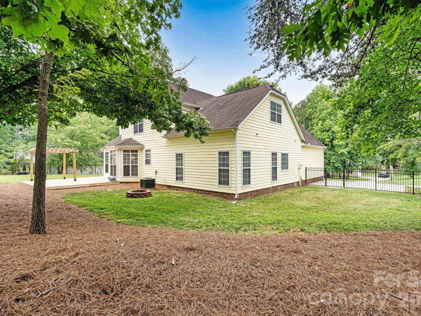 7001 Plough Drive, Mint Hill, NC 28227.  MLS# CAR4391731, YatesRealty ID 31591. 