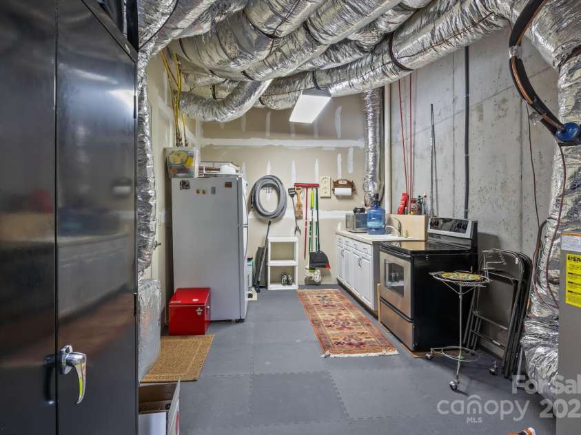 1702 Verdict Ridge Drive, Denver, NC 28037.  MLS# CAR4281792, YatesRealty ID 31592. Basement kitchen
