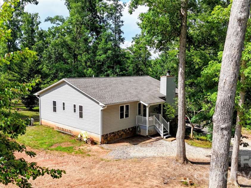 1943 Landrum Road, Columbus, NC 28722.  MLS# CAR4387149, YatesRealty ID 31592. 