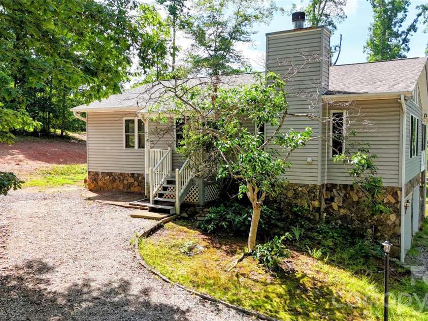 1943 Landrum Road, Columbus, NC 28722.  MLS# CAR4387149, YatesRealty ID 31592. Welcome home!