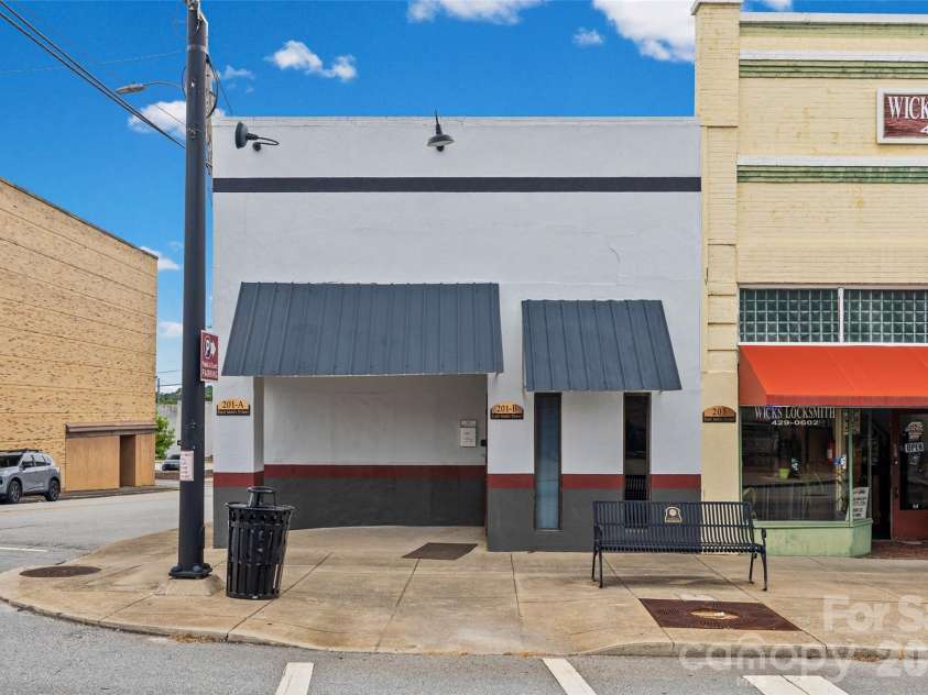 201 Main Street, Union, SC 29379.  MLS# CAR4395423, YatesRealty ID 31593. 