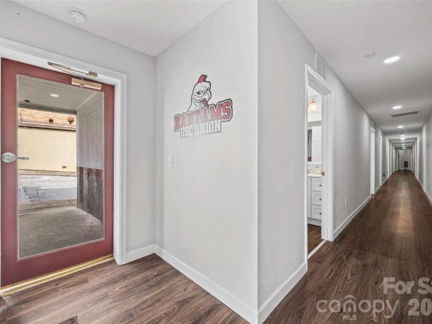 201 Main Street, Union, SC 29379.  MLS# CAR4395423, YatesRealty ID 31593. 
