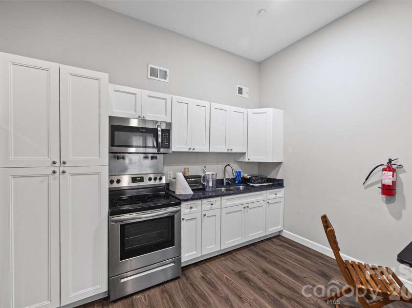 201 Main Street, Union, SC 29379.  MLS# CAR4395423, YatesRealty ID 31593. 