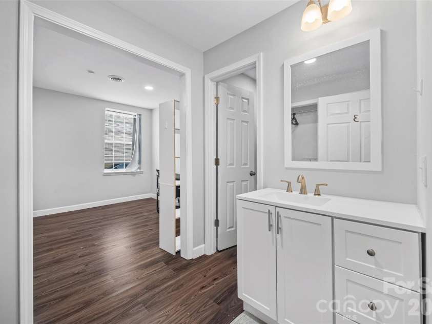 201 Main Street, Union, SC 29379.  MLS# CAR4395423, YatesRealty ID 31593. 