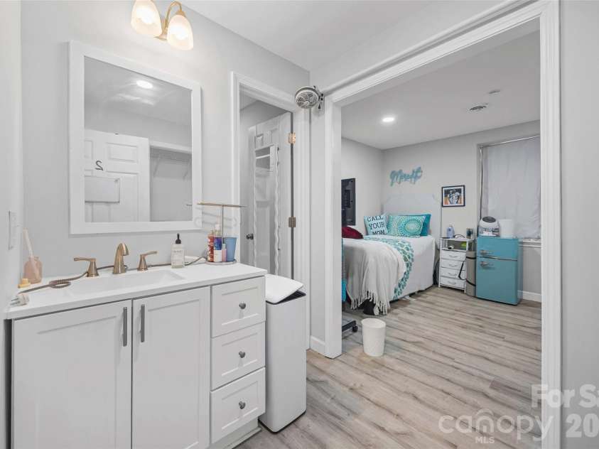 201 Main Street, Union, SC 29379.  MLS# CAR4395423, YatesRealty ID 31593. 