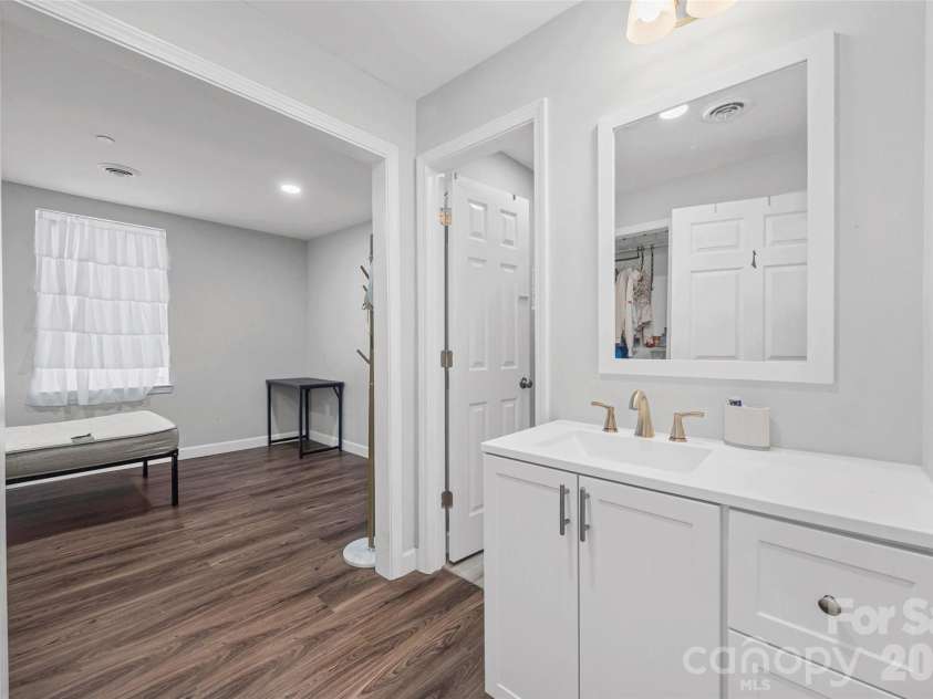 201 Main Street, Union, SC 29379.  MLS# CAR4395423, YatesRealty ID 31593. 