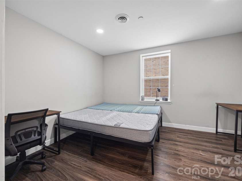 201 Main Street, Union, SC 29379.  MLS# CAR4395423, YatesRealty ID 31593. 