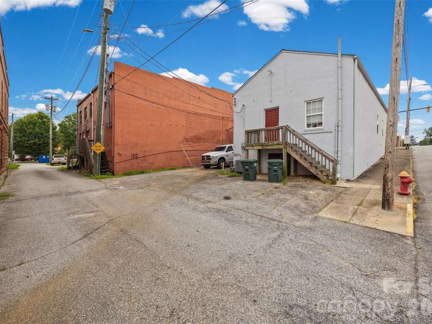 201 Main Street, Union, SC 29379.  MLS# CAR4395423, YatesRealty ID 31593. 