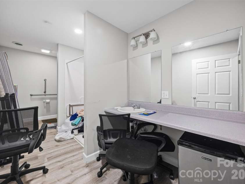 201 Main Street, Union, SC 29379.  MLS# CAR4395423, YatesRealty ID 31593. ADA Bathroom