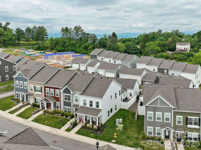 58 Walnut Springs Drive, Asheville, NC 28804.  MLS# CAR4390218, YatesRealty ID 31594. 