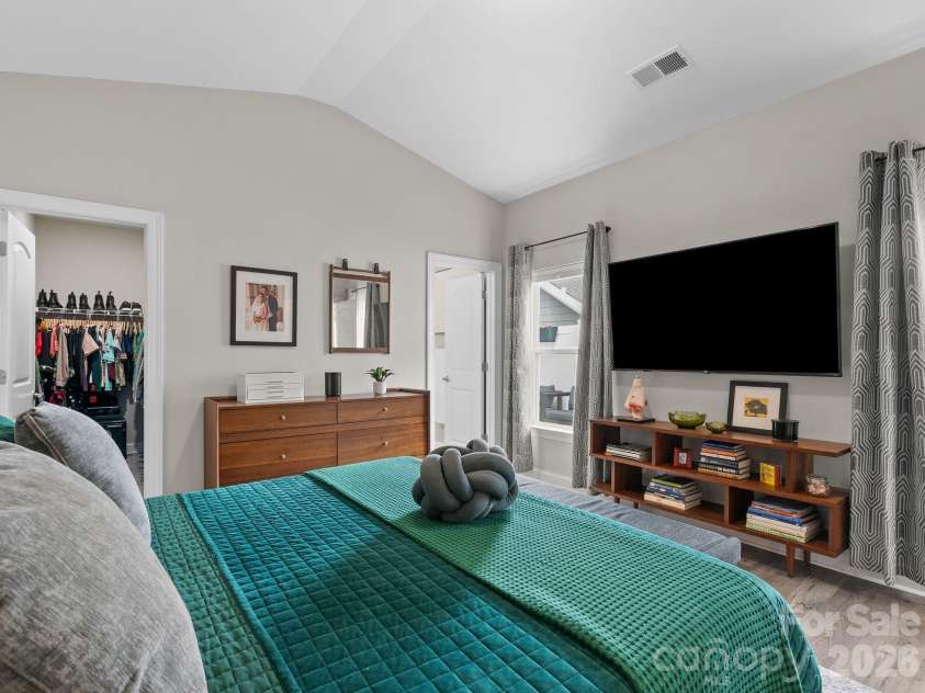 58 Walnut Springs Drive, Asheville, NC 28804.  MLS# CAR4390218, YatesRealty ID 31594. 
