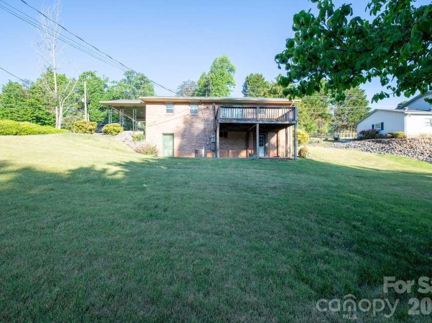 4024 Piney Road, Morganton, NC 28655.  MLS# CAR4384406, YatesRealty ID 31596. 