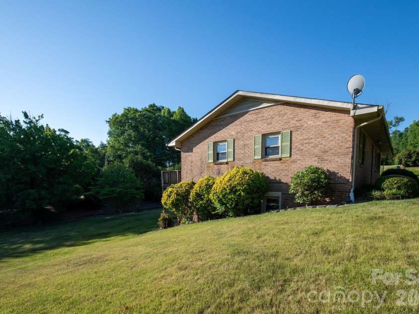 4024 Piney Road, Morganton, NC 28655.  MLS# CAR4384406, YatesRealty ID 31596. 