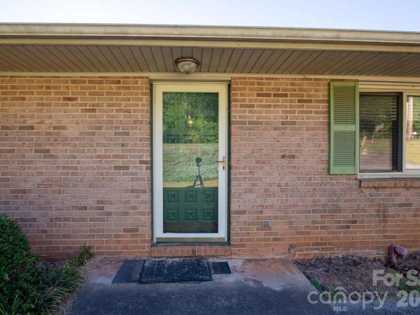 4024 Piney Road, Morganton, NC 28655.  MLS# CAR4384406, YatesRealty ID 31596. 