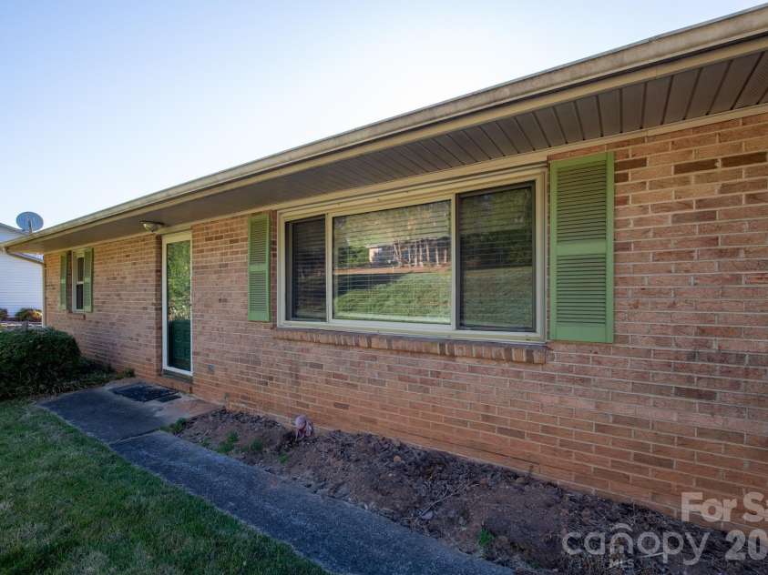 4024 Piney Road, Morganton, NC 28655.  MLS# CAR4384406, YatesRealty ID 31596. 