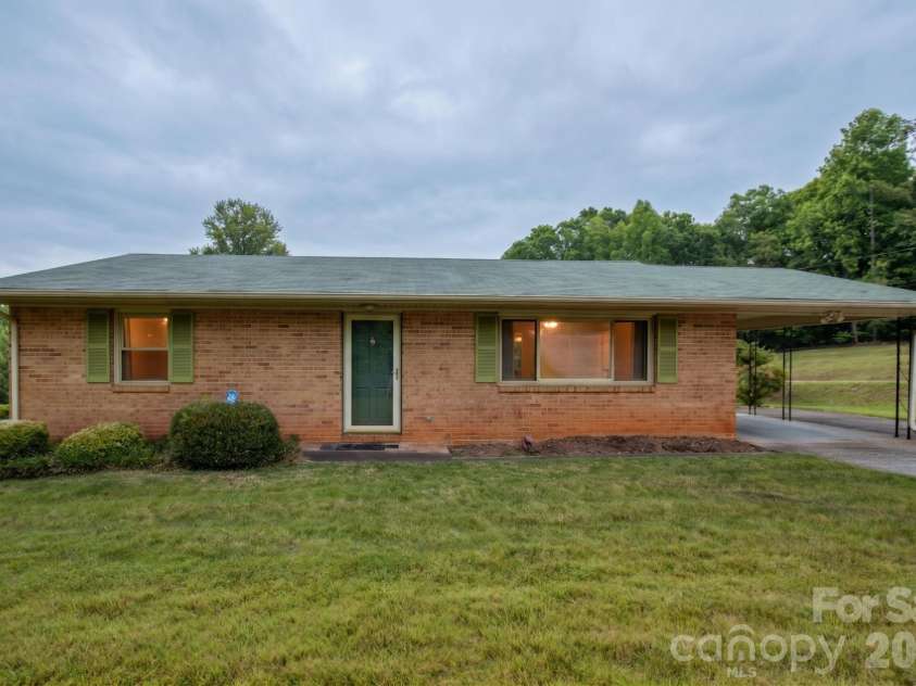 4024 Piney Road, Morganton, NC 28655.  MLS# CAR4384406, YatesRealty ID 31596. 