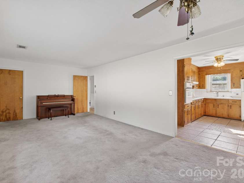 4024 Piney Road, Morganton, NC 28655.  MLS# CAR4384406, YatesRealty ID 31596. 