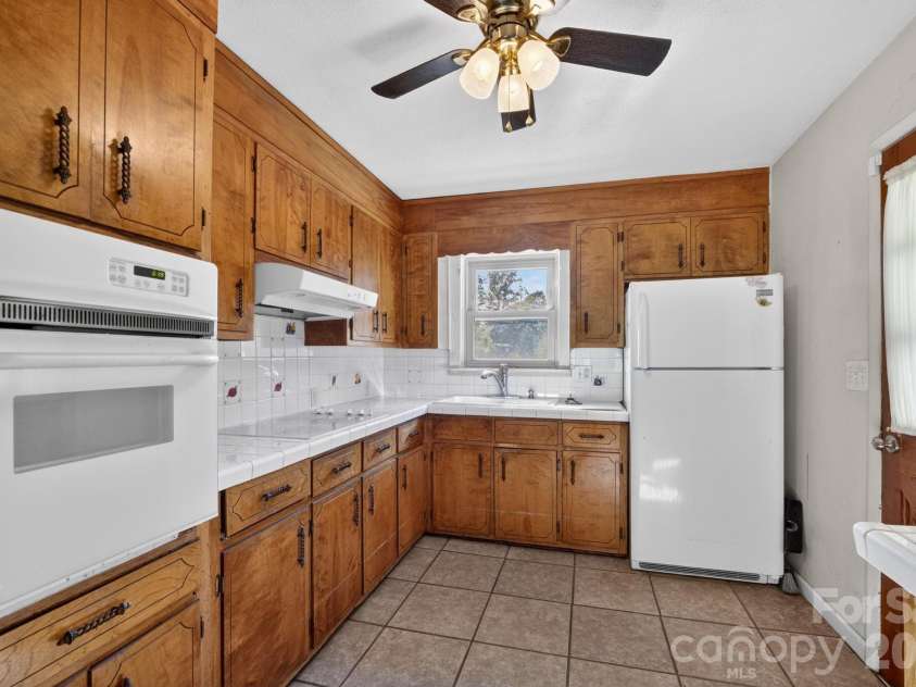 4024 Piney Road, Morganton, NC 28655.  MLS# CAR4384406, YatesRealty ID 31596. Kitchen