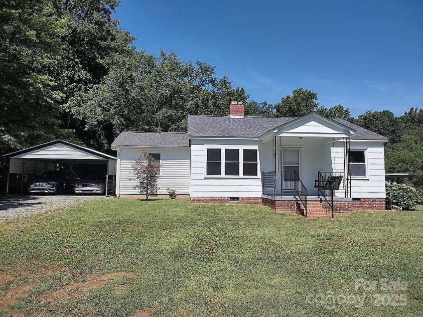 4729 Hickory Grove Road, Gastonia, NC 28056.  MLS# CAR4286209, YatesRealty ID 31596. 