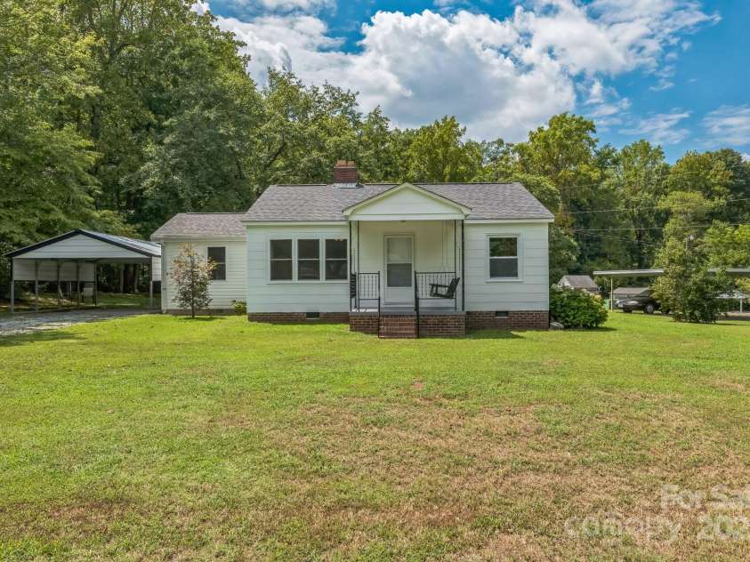 4729 Hickory Grove Road, Gastonia, NC 28056.  MLS# CAR4286209, YatesRealty ID 31596. 