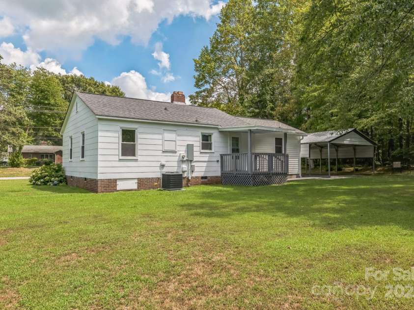 4729 Hickory Grove Road, Gastonia, NC 28056.  MLS# CAR4286209, YatesRealty ID 31596. 
